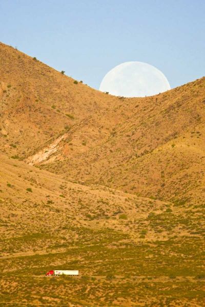 New Mexico Moonset ove Interstate 25
